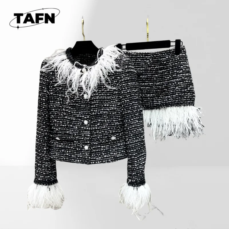 

Summer Essentials: Women's Casual Skirt Set with Fashionable Top Fashion-Forward Women's Skirt and Top Set, Easy AK0711