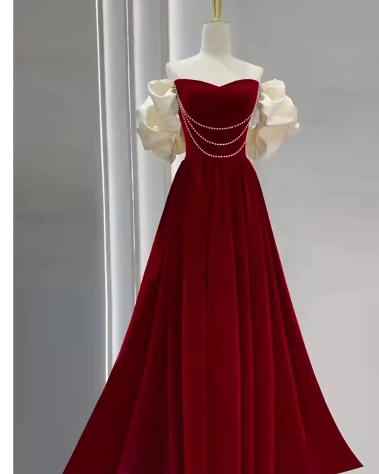 Personalizzato squisito jersey con spalle scoperte Perle che bordano abiti da sera Delicato abito da ballo con scollo a cuore Arabia Saudita