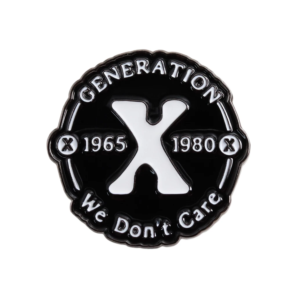 Wir kümmern uns nicht darum – Emaille-Anstecker, lustiges Gen-X-Abzeichen, Generation 1965–1980, Brosche, Humor-Schmuck, originelles Abzeichen, kreatives Deko-Geschenk. – Detail 1