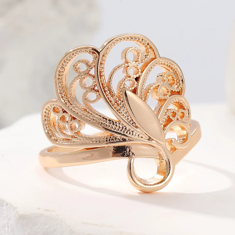 Vintage handgeschnitzter hohler Damenring aus goldfarbenem Metall mit geometrischem Design für den täglichen Gebrauch, Partyschmuck, Jubiläumsgeschenk. – Detail 1