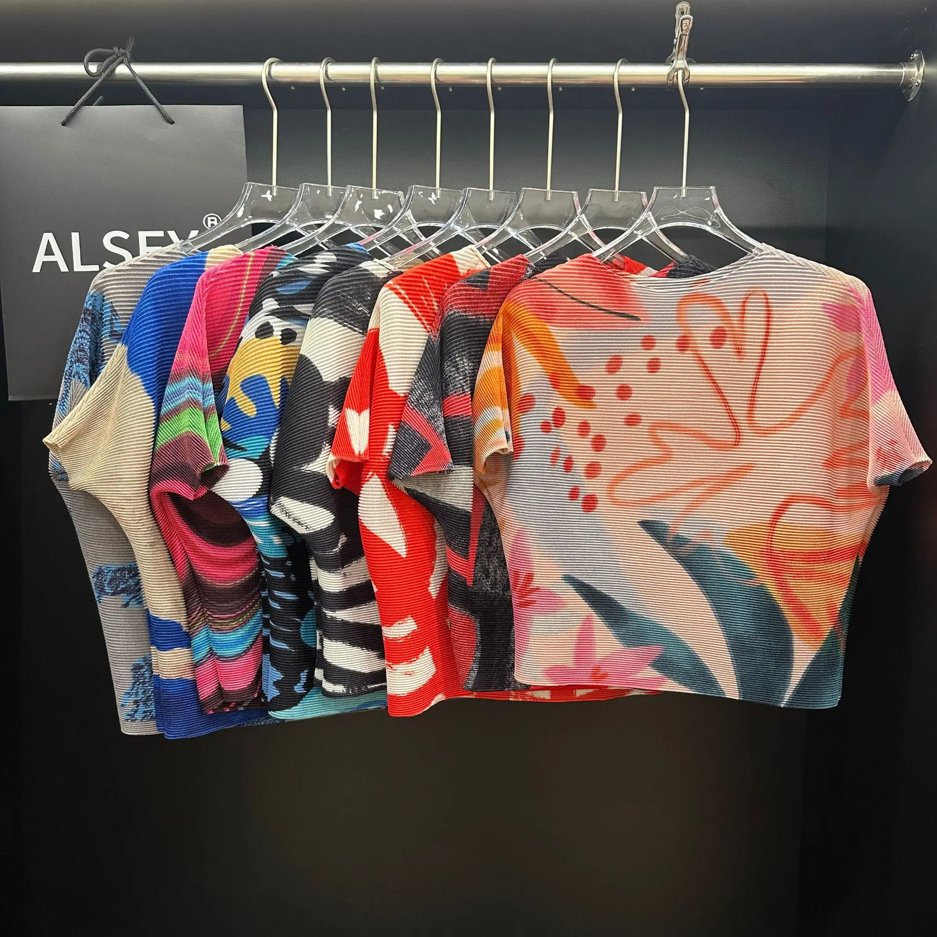 

Miyake плиссированная женская футболка с круглым вырезом и короткими рукавами, лето 2024, новая мода, повседневный универсальный дизайн, удобные топы