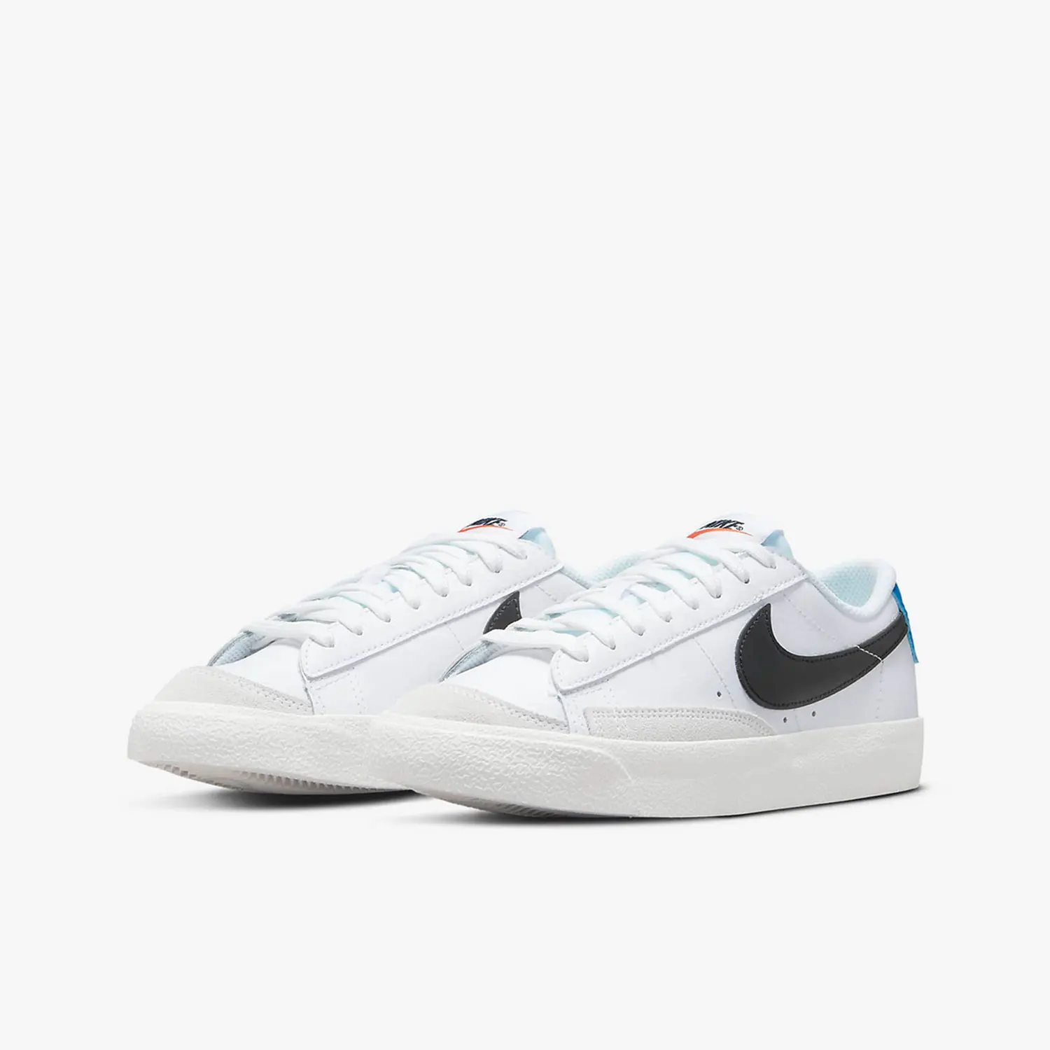 

Nike Authentic BLAZER LOW 77 GS Skate Shoes DA4074-111