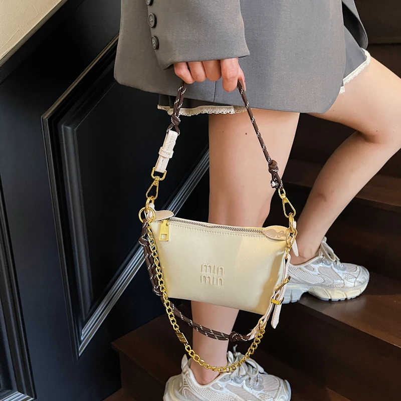 

Модная женская сумка через плечо с буквенным логотипом и высококачественным винтажным модным однотонным элегантным и практичным пригородным поездом