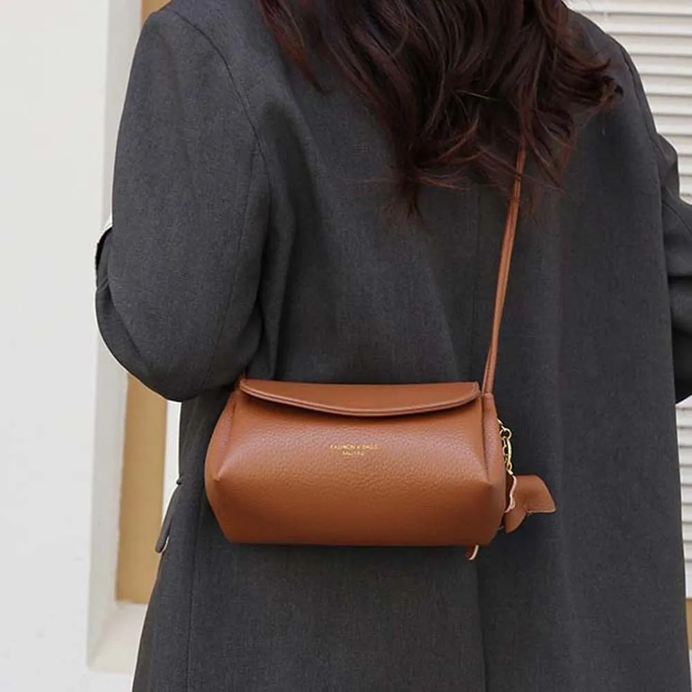 

Elegant Soft PU Pillow Bag Solid Color Lightweight Women Shoulder Pouch with Elephant Pendant Anti-splash Water