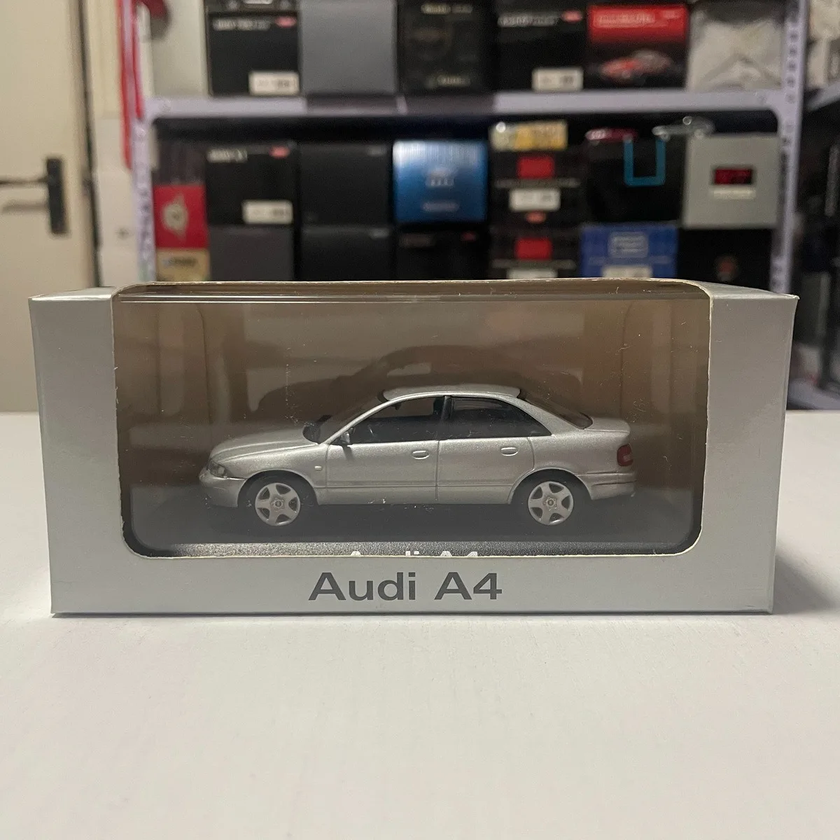 

1:43 Scale A4 B5 Sedan 1999 Alloy Car Model Collection Ornaments