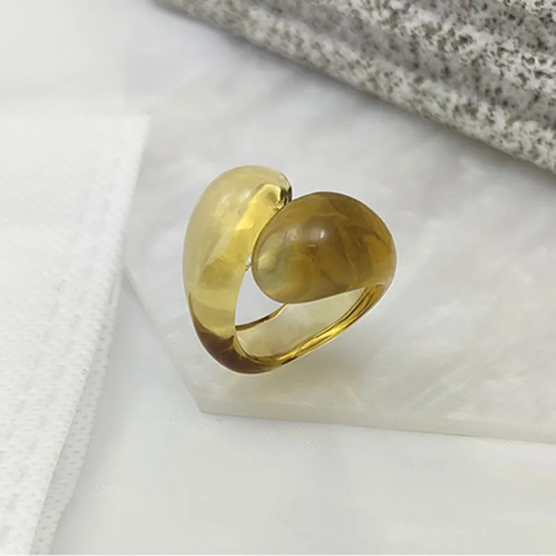 Fashion Clear Serpentine Crystal Drip Ring for Women Interleaved Shaped Index Finger Acrylic Resin Ring R06