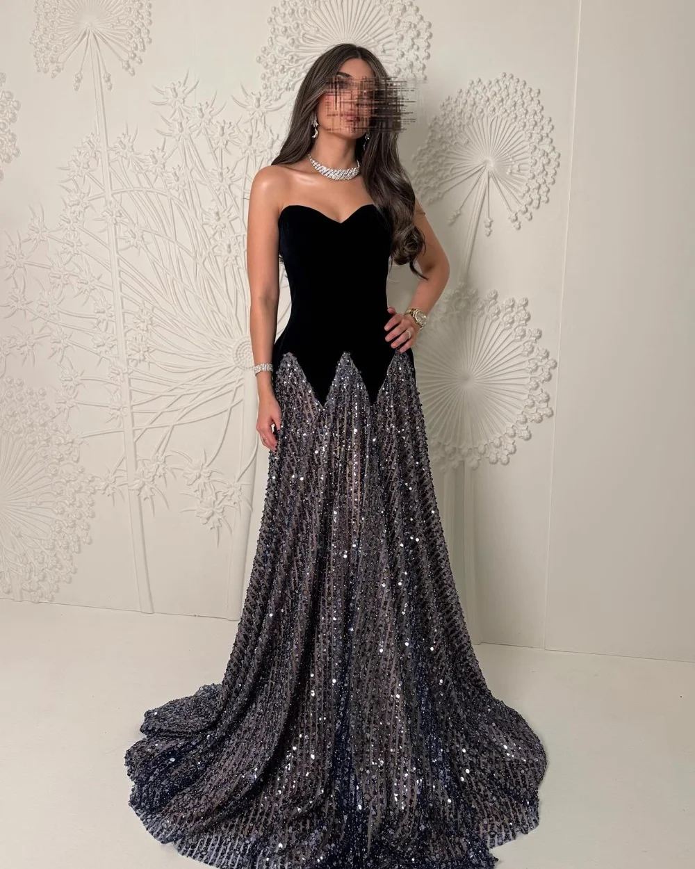 Personalizado intrincado brillo plisado acanalado drapeado rebordear lentejuelas una línea sin tirantes vestidos largos vestidos de noche estilo chino