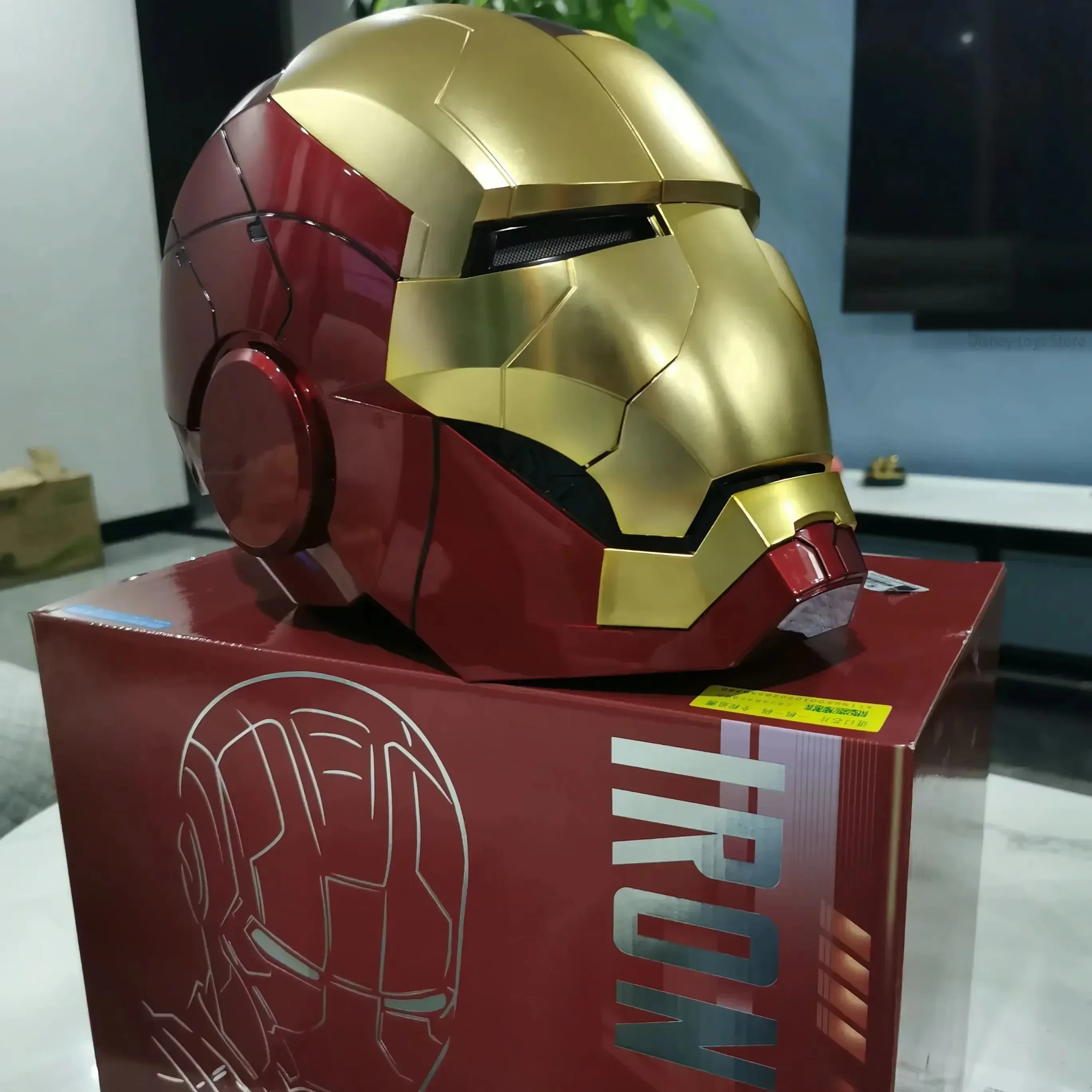 Nuevo casco Marvel Iron Man acción en vivo ojos LED 1/1 Cosplay oreja luz brillante Control de voz eléctrica guapo película regalos personalizados