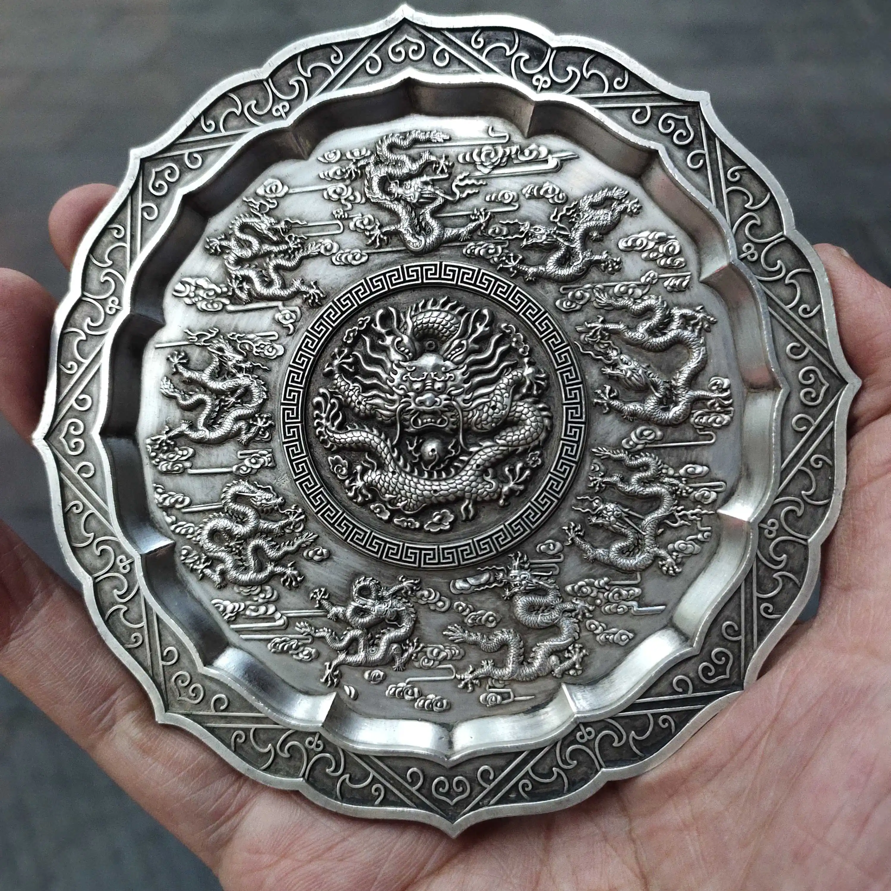 Qing Dynasty Nine Dragons Silver Plated Plate Carving Exquisite Paste Moisturizing Home Crafts Decoration