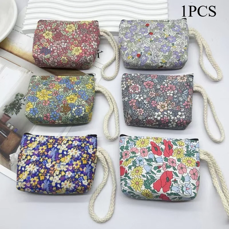 A random color floral country-style zero wallet, coin bag, wrist bag, fabric small purse, women's handbag, key bag