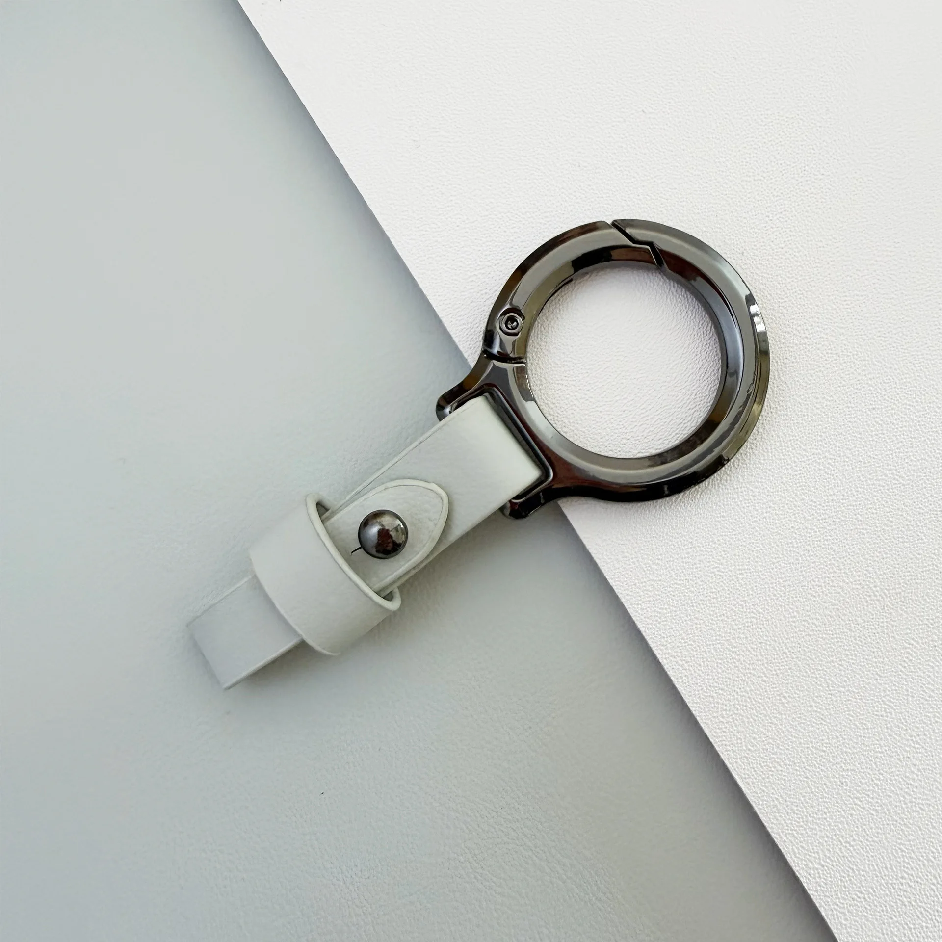 Herren-Schlüsselanhänger aus Zinklegierung und Leder, Anti-Verlust-Karabiner, langlebiger Schlüsselhalter, Organizer für den Gürtel, Geschenk – Detail 11