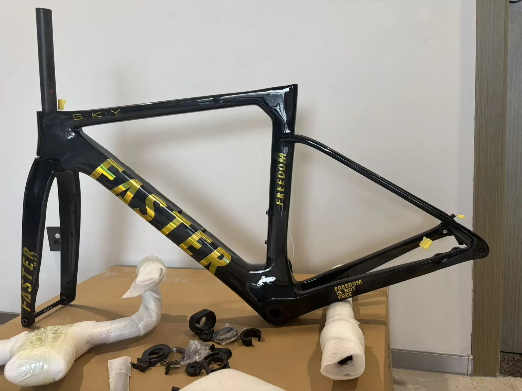 2026 New Style Disc Cycling Carbon Frameset Orange Black  Bicycle carbon frame Fly SHINE disc road bike frame 49 52 54 56 58cm