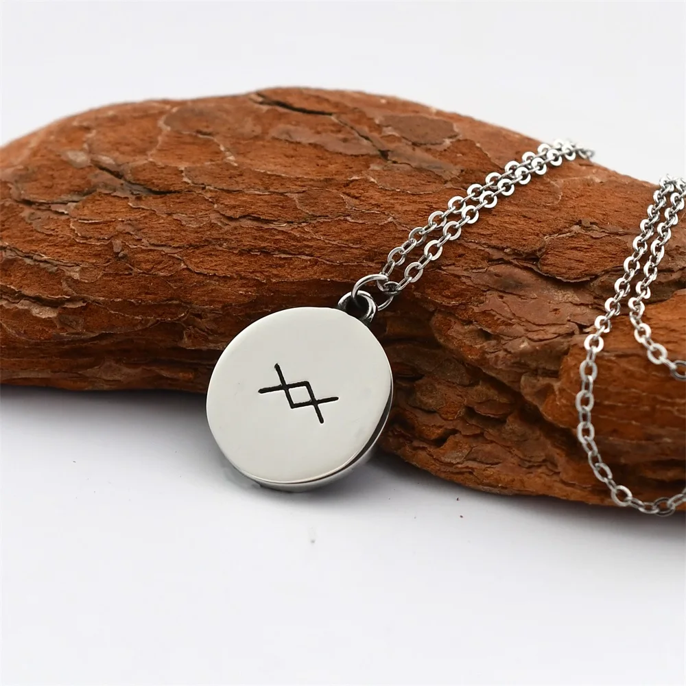 Viking Stainless Steel Bear Claw Necklace Nordic Rune Alphabet Amulet Pendant Women\'s Necklace Not Fading Not Allergic