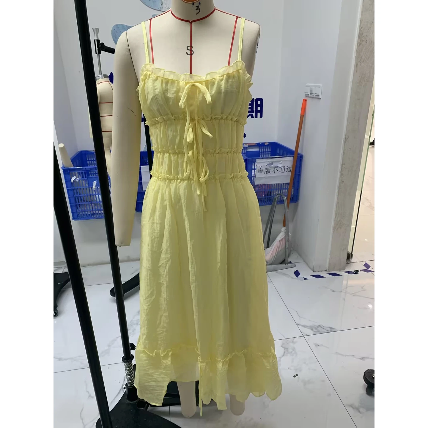 2025 ผู้หญิงชุด Cami Contrast Trim Tie-Up สปาเก็ตตี้ชุด Patchwork ฤดูร้อนสบายๆชุดยาวเปลือย