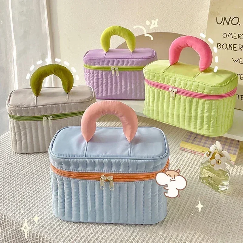 Tragbare Kosmetik-Aufbewahrungstaschen Einfache Kontrastfarben Quadratische Dreieckige Make-up-Tasche Reise-Toilettentasche Kosmetiktasche