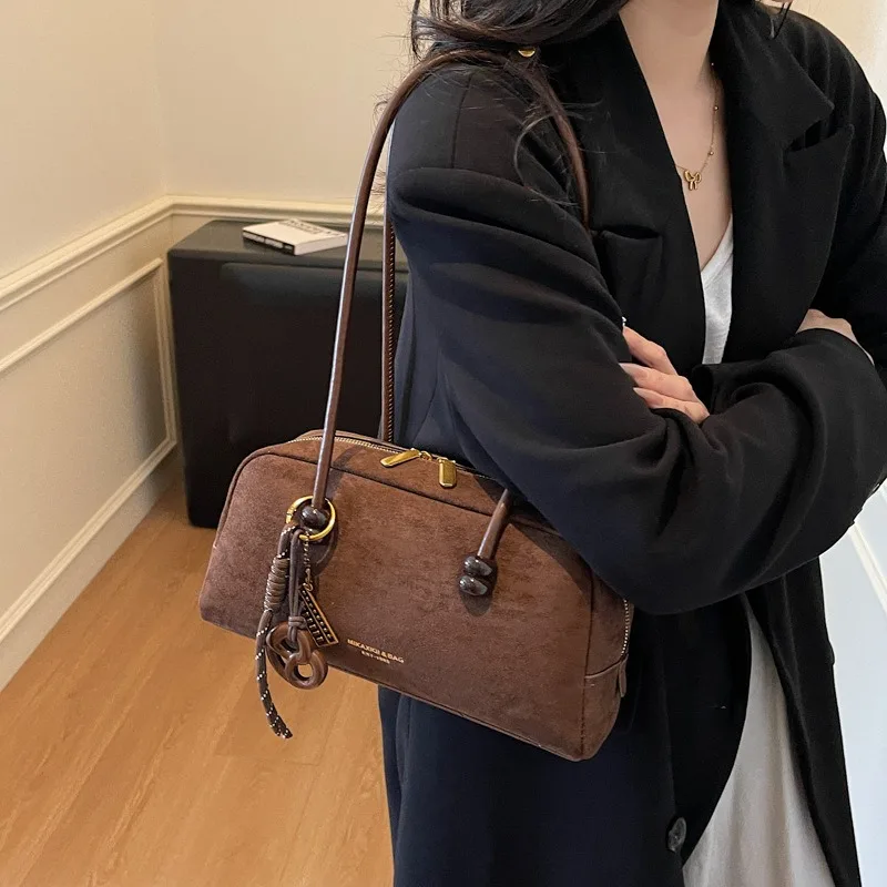 

Luxury Shoulder Bag for Women Deerskin Velvet Textured Retro Underarm Purse Versatile Commuter Fashion Accessory