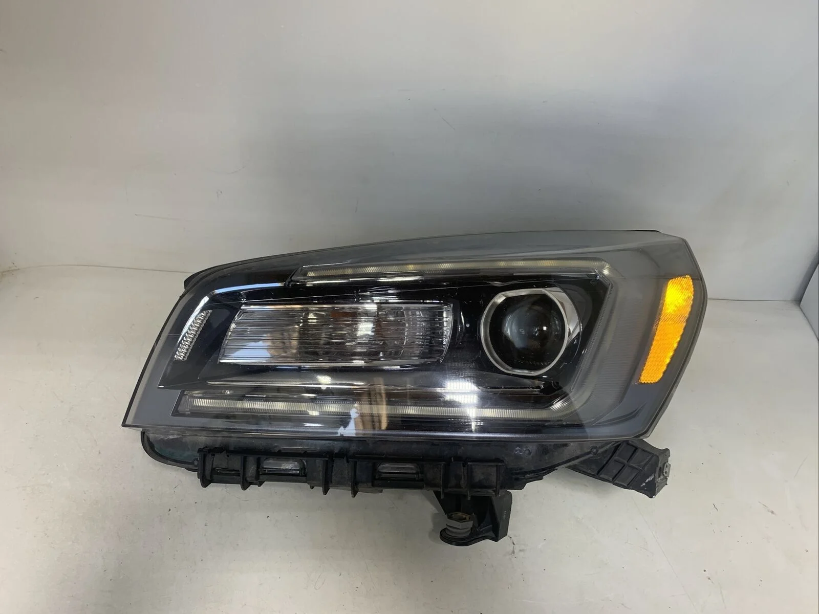 Flyingsohigh HID Projector Headlight for 2013 2014 2015 2016 GMC Acadia OE Replacement Head Lamp Headliamp GM2502377 23391885