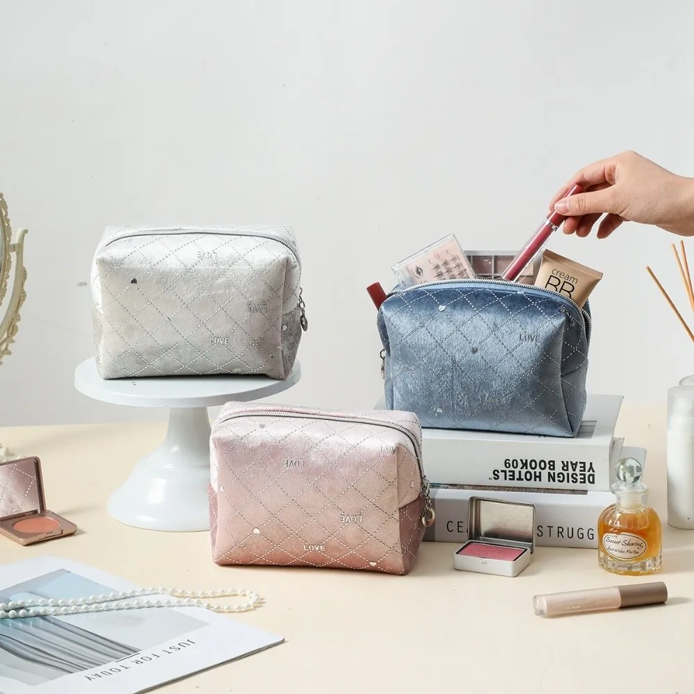 Fashion Velvet Makeup Bag Soft Zipper Cosmetic Bag Love-heart Large Capacity Lipstick Phone Storage Bag for Women
