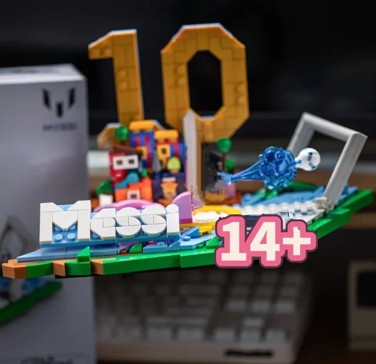 Nouveauté : 500 pièces de blocs de construction de jouets sur le thème du football, représentant la superstar du football numéro 10 et ses buts spectaculaires, idéal pour les cadeaux