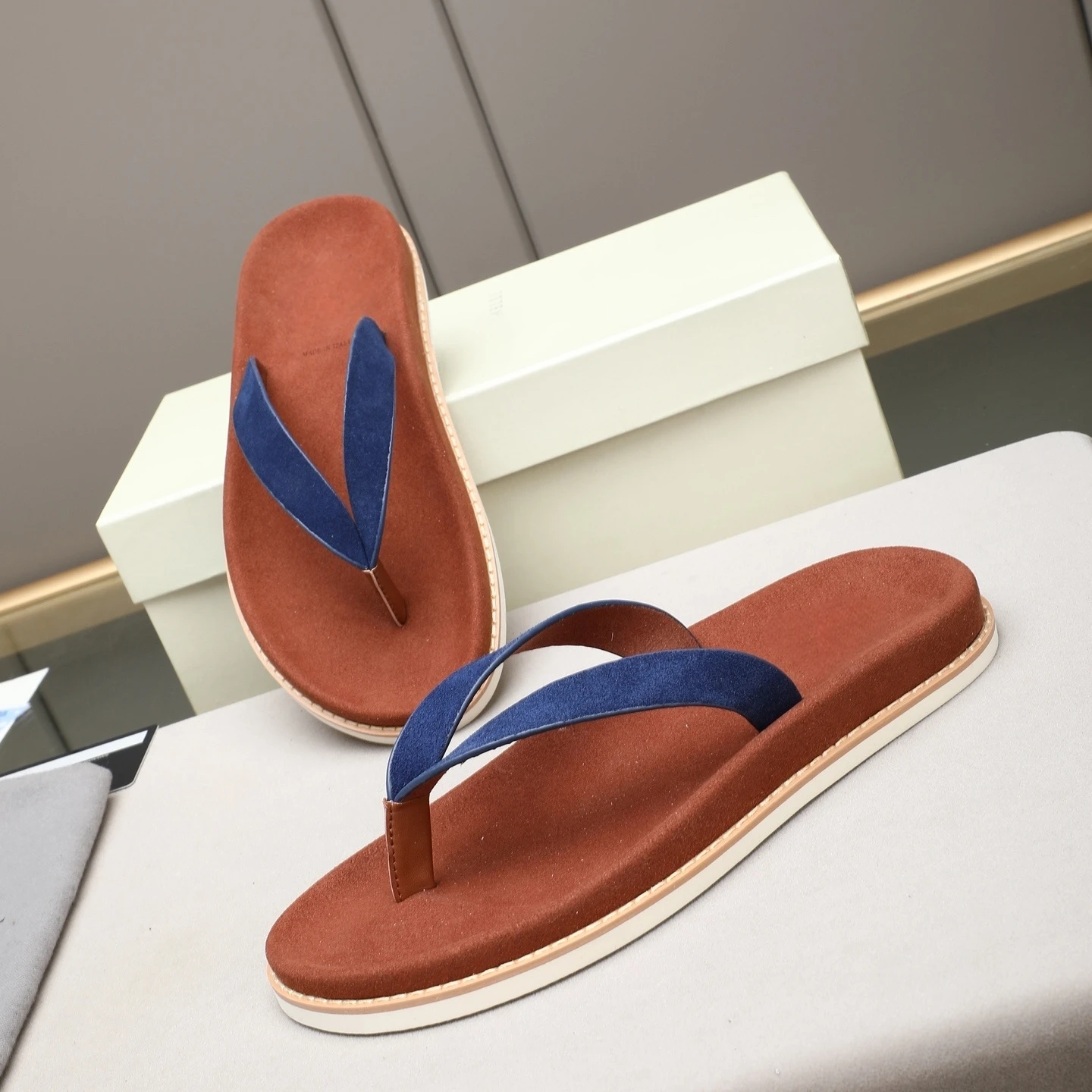 

Holiday Gifts Luxury Brand Men's Shoes Handmade Leather Slippers Beach Garden Shoes Fashion House Slippers Flip-Flops Sandals