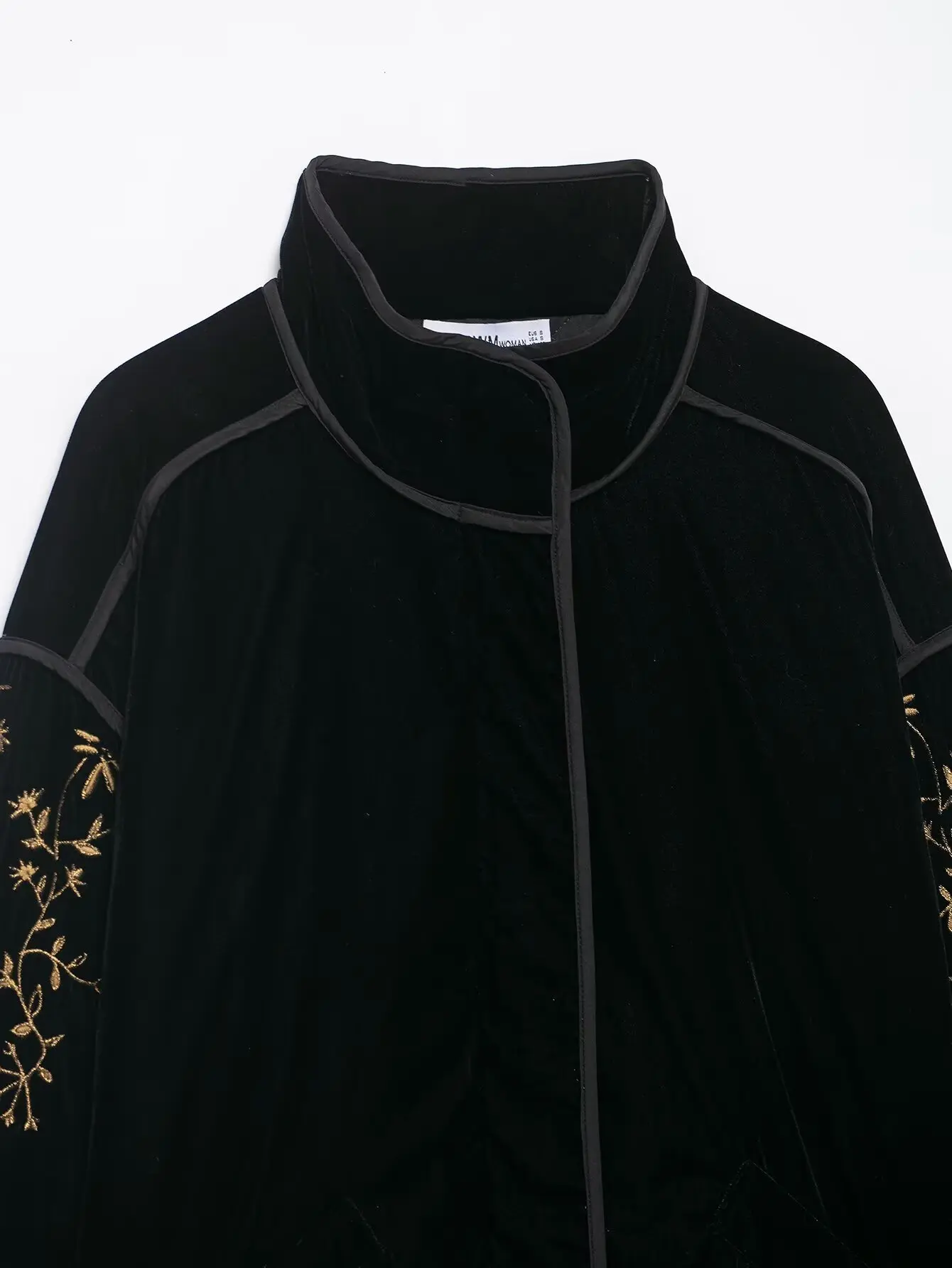 منتجات شتاء أوروبية وأمريكية لعام 2025 سترة نسائية قطنية مخملية مطرزة بياقة واقفة متعددة الاستخدامات