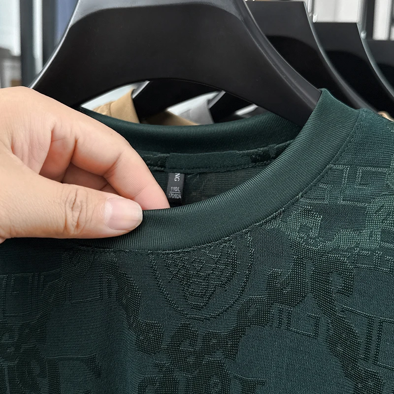 Herren-Oberteil aus dünnem Eisseide-Mesh mit kurzem Arm, durchgehendem Kettenmuster-Jacquard, schmalem, elastischem Rundhalsausschnitt, für Business, Alltag und Freizeit. – Detail 14
