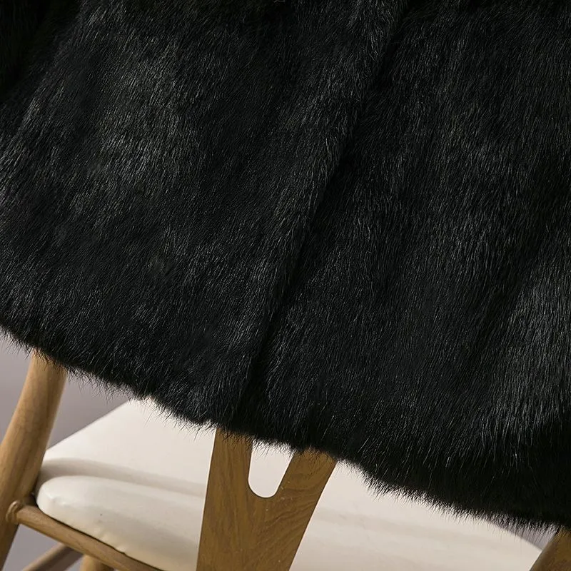 New Short Coat Made of Rabbit Fur + Stand-up Collar Slim-fit Design with Integrated Fur Texture.
