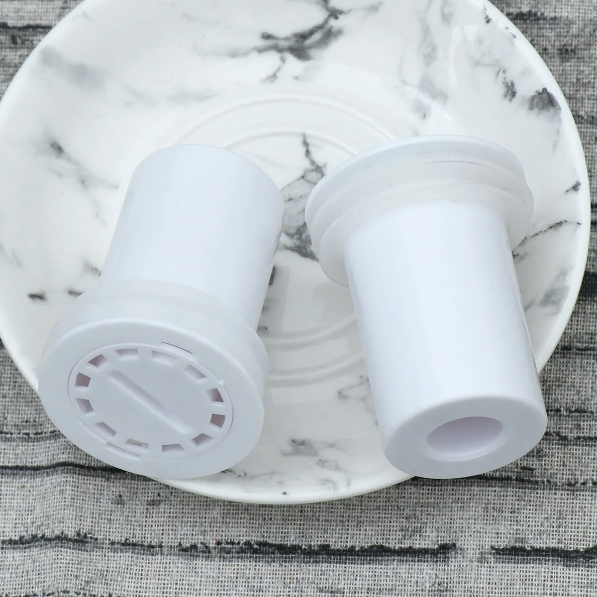 

Комплект из 2-х штук: Крышка для слива в ванной, сетчатый фильтр для душа, защита от засоров, уловитель волос, съемная конструкция, простое обслуживание, белый цвет