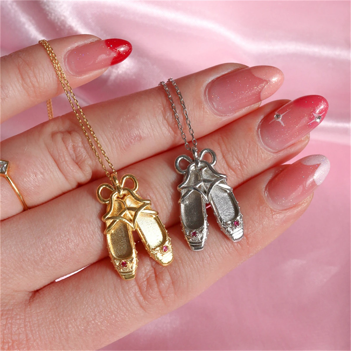 

Princess's Dance Shoes Necklace Ballet Dance Shoes Pendant Plated with True Gold Color Preserving Collar Chain Jewelry