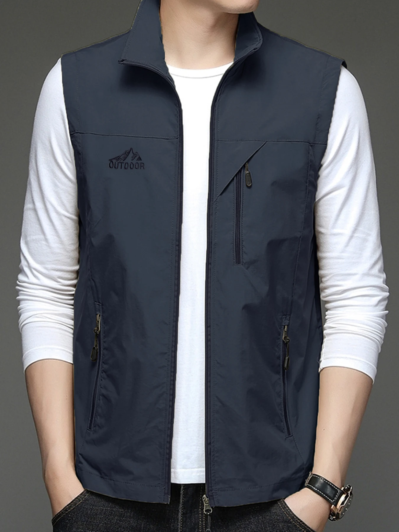 

Suitable for wearing polyester fiber sleeveless casual and capable men's vest fashionable workwear in spring and summer