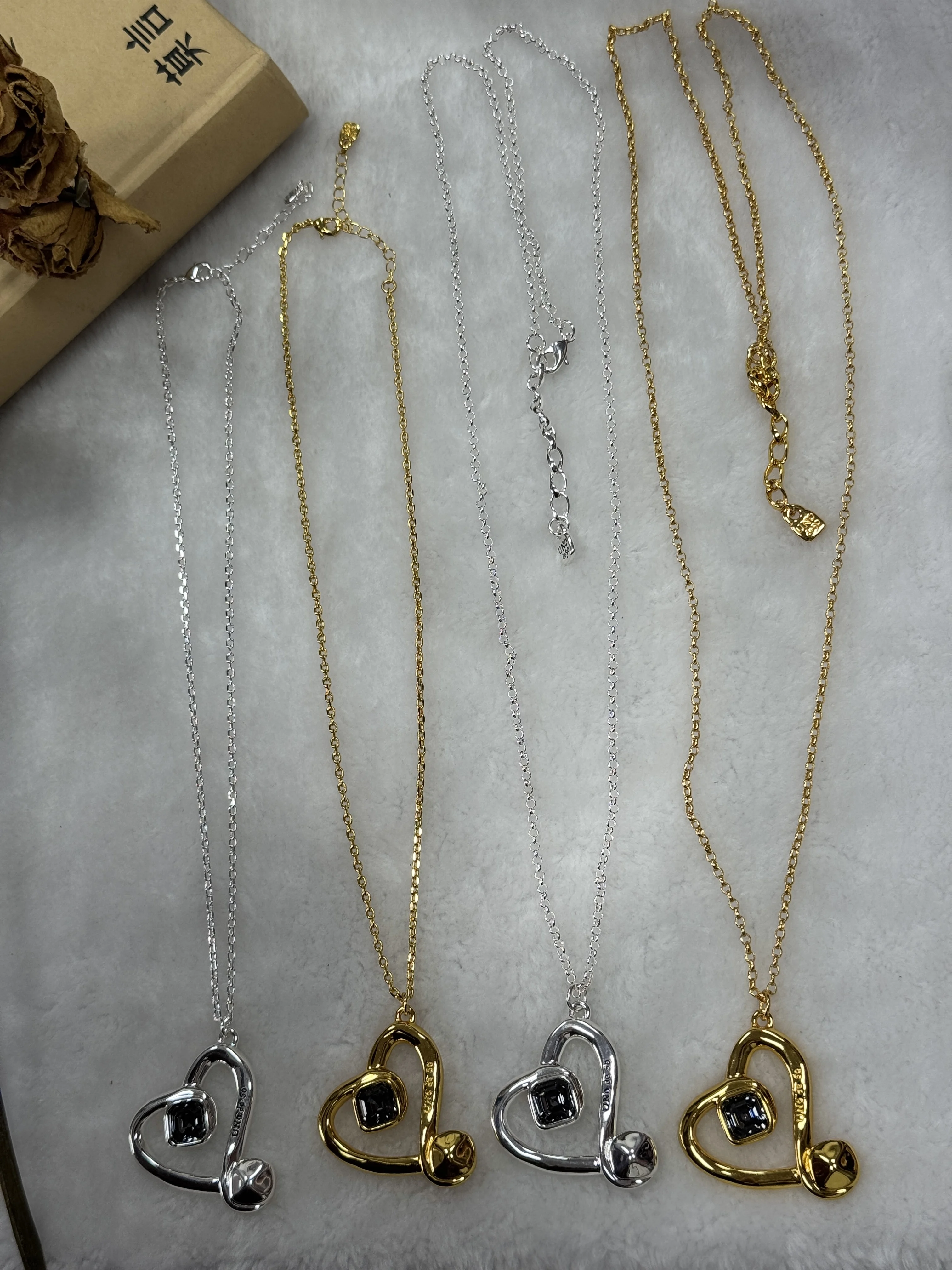 

Premium UNOde50 24K Gold & Silver Necklace - Discounted High-End Jewelry