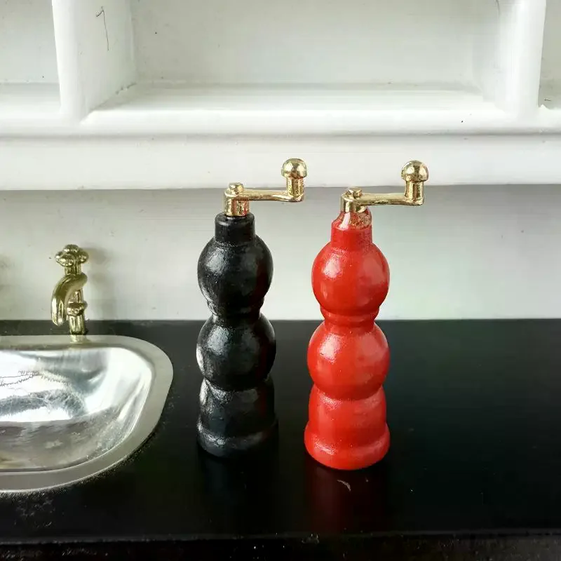 2Pcs Dollhouse Miniature Accessories 1:12 Mini Red And Black Grinding Machine Model Toy Restaurant Scene Decoration