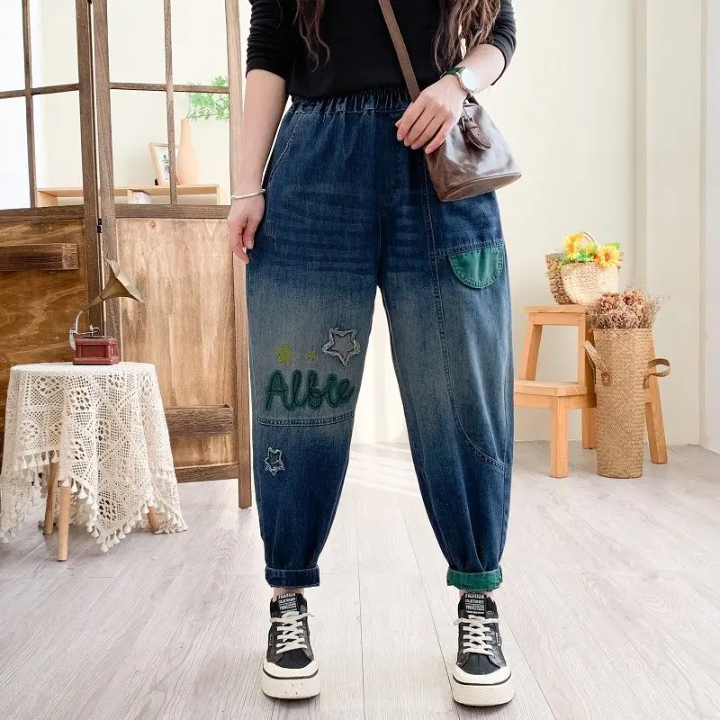 

Художественные весенние повседневные брюки с девятью зубцами, женские новые джинсовые джинсы с вышитыми буквами, большие размеры, утягивающие брюки Харлан