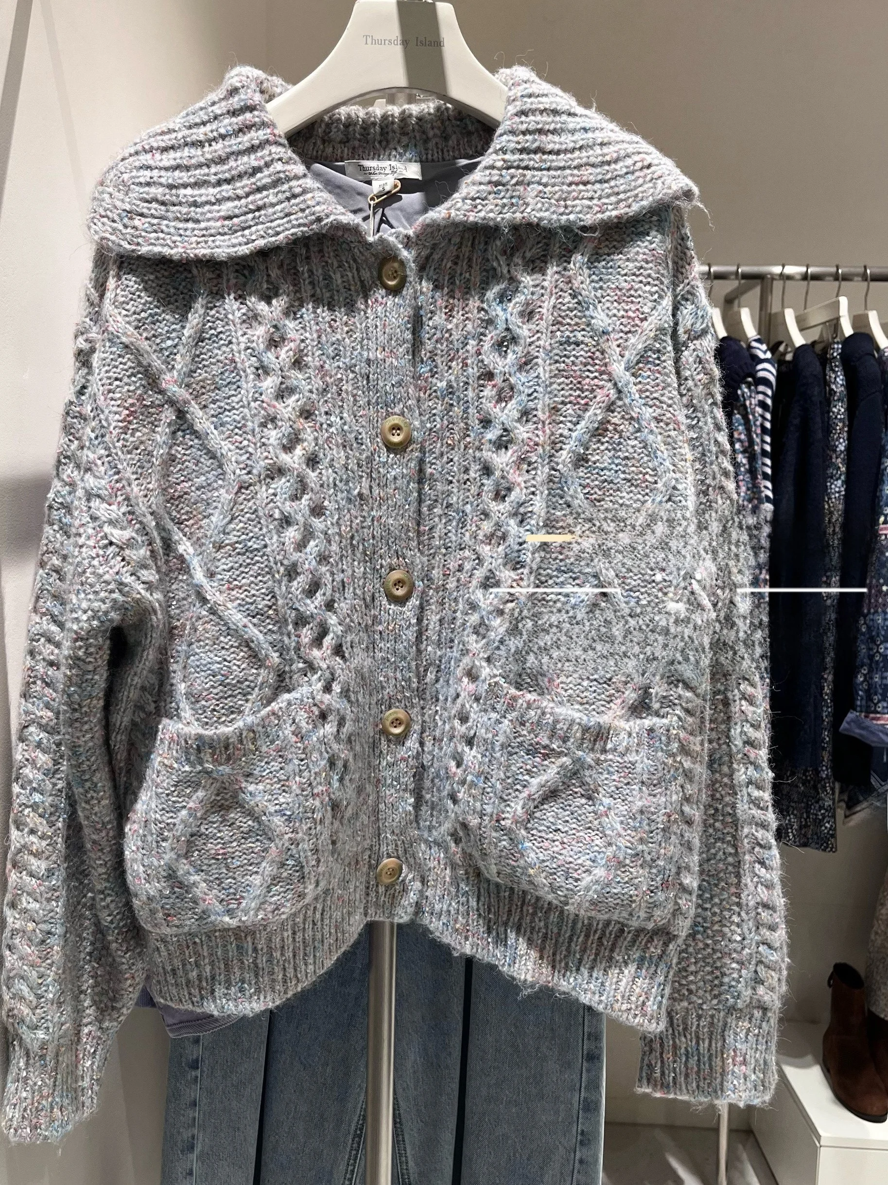 

Island Home 2025 Осень-Зима Новинка: Уютный толстый вязаный кардиган свободного кроя с длинными рукавами для женщин