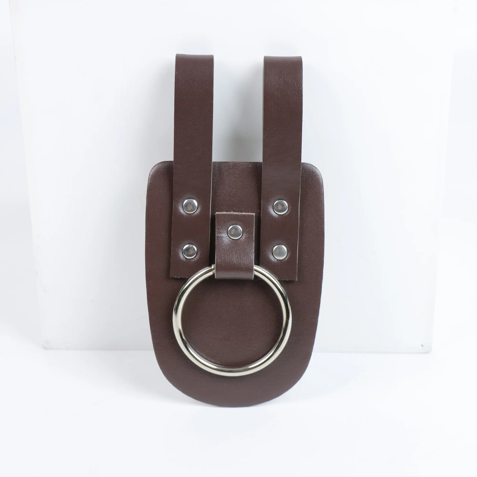 Medieval Fantasy VIKING NORSEMAN Soporte de eje de cuero marrón Rana con anillo, soporte de cintura para hachas