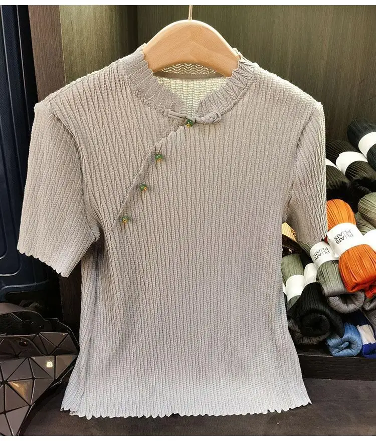 

High end Chinese style buckle standing collar short sleeved pleated T-shirt for women's summer new fashionable top