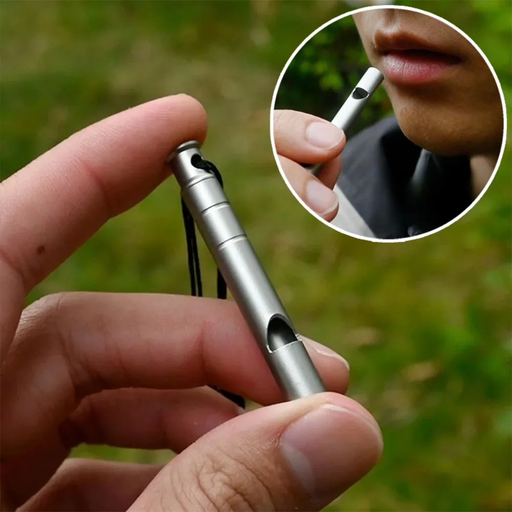 صفارة إنقاذ خارجية خفيفة الوزن ومدمجة من سبائك التيتانيوم مناسبة لتسلق الجبال وتدريبات السلامة #2