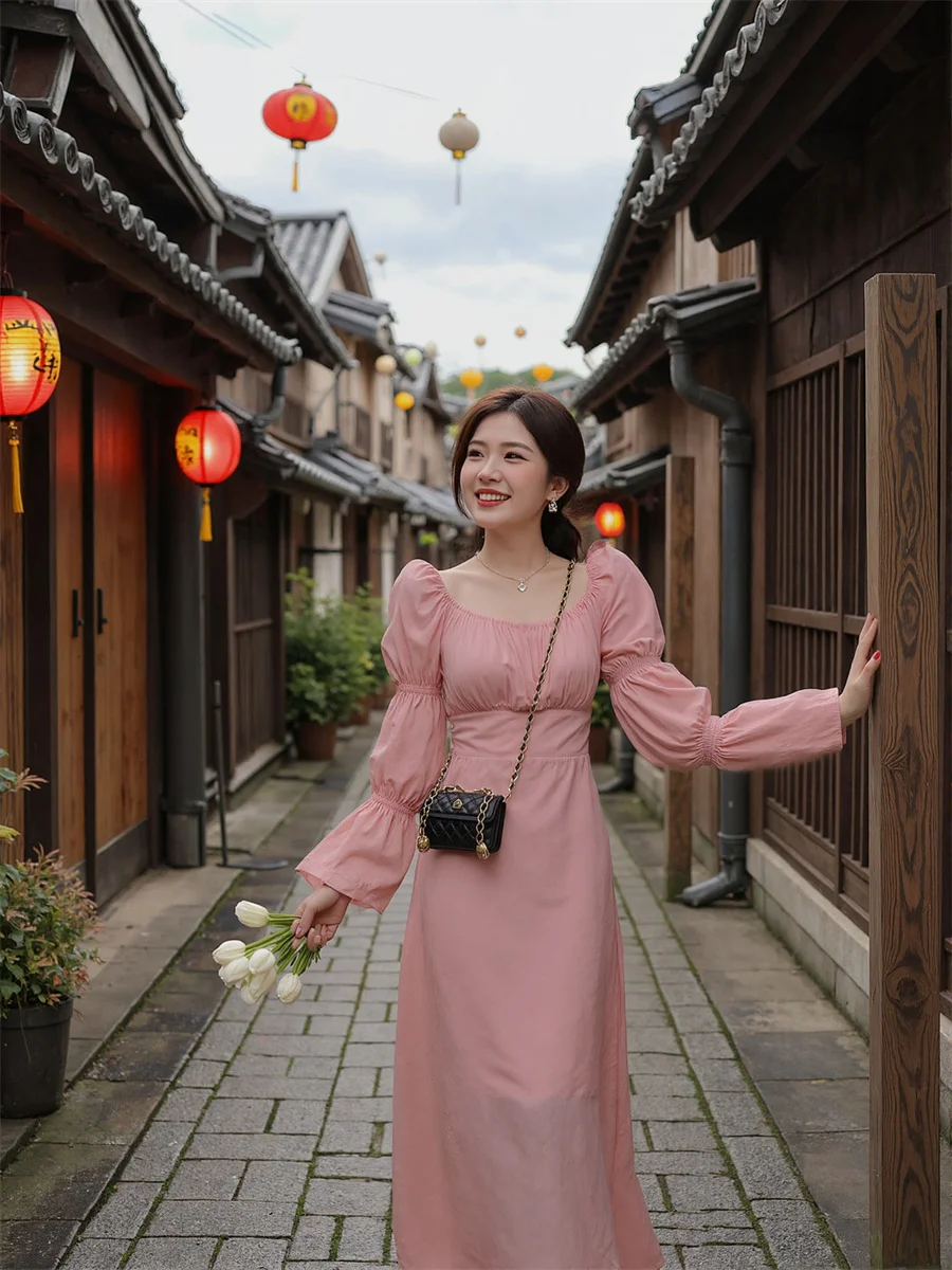 Sukienki damskie eleganckie na imprezę, fason A, styl francuski, morelowe, z rozcięciem z boku, wysokie rozcięcie, rozcięte, z wycięciami, jesień