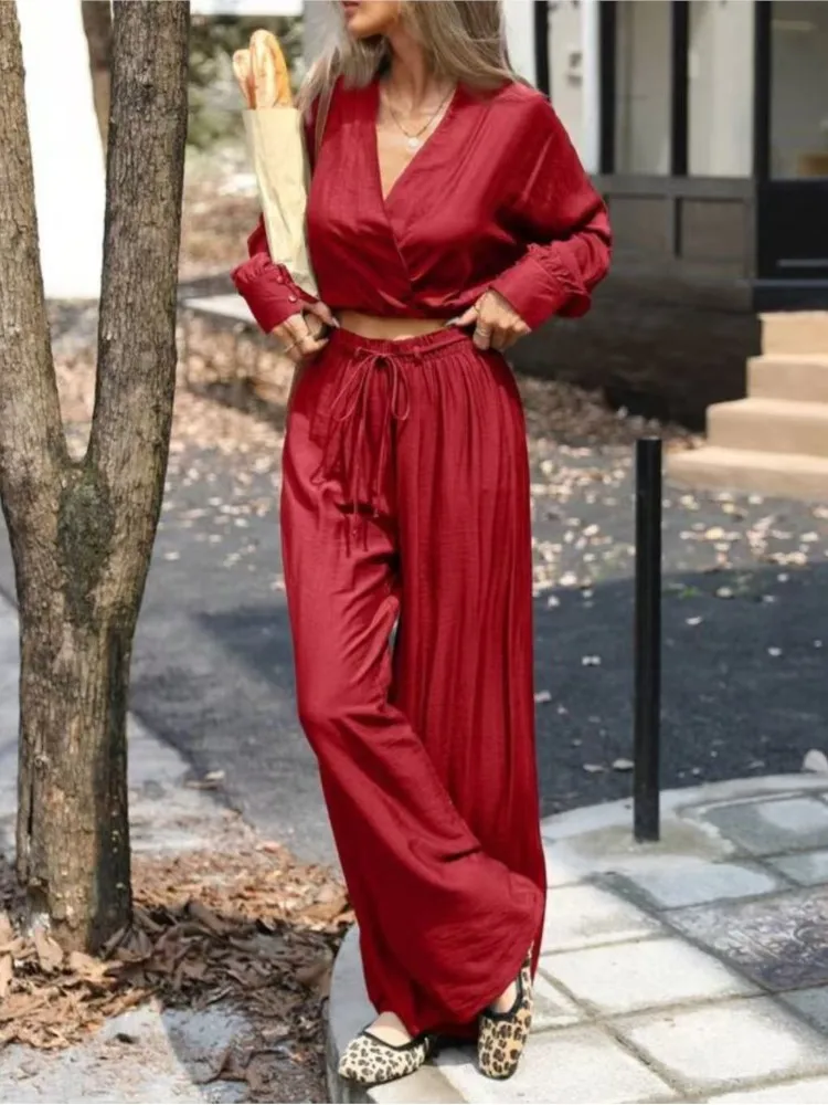 Abito da donna alla moda da strada elegante set da due pezzi sexy scollo a V manica lunga top corto pantaloni a gamba larga set abiti casual da donna primaverili