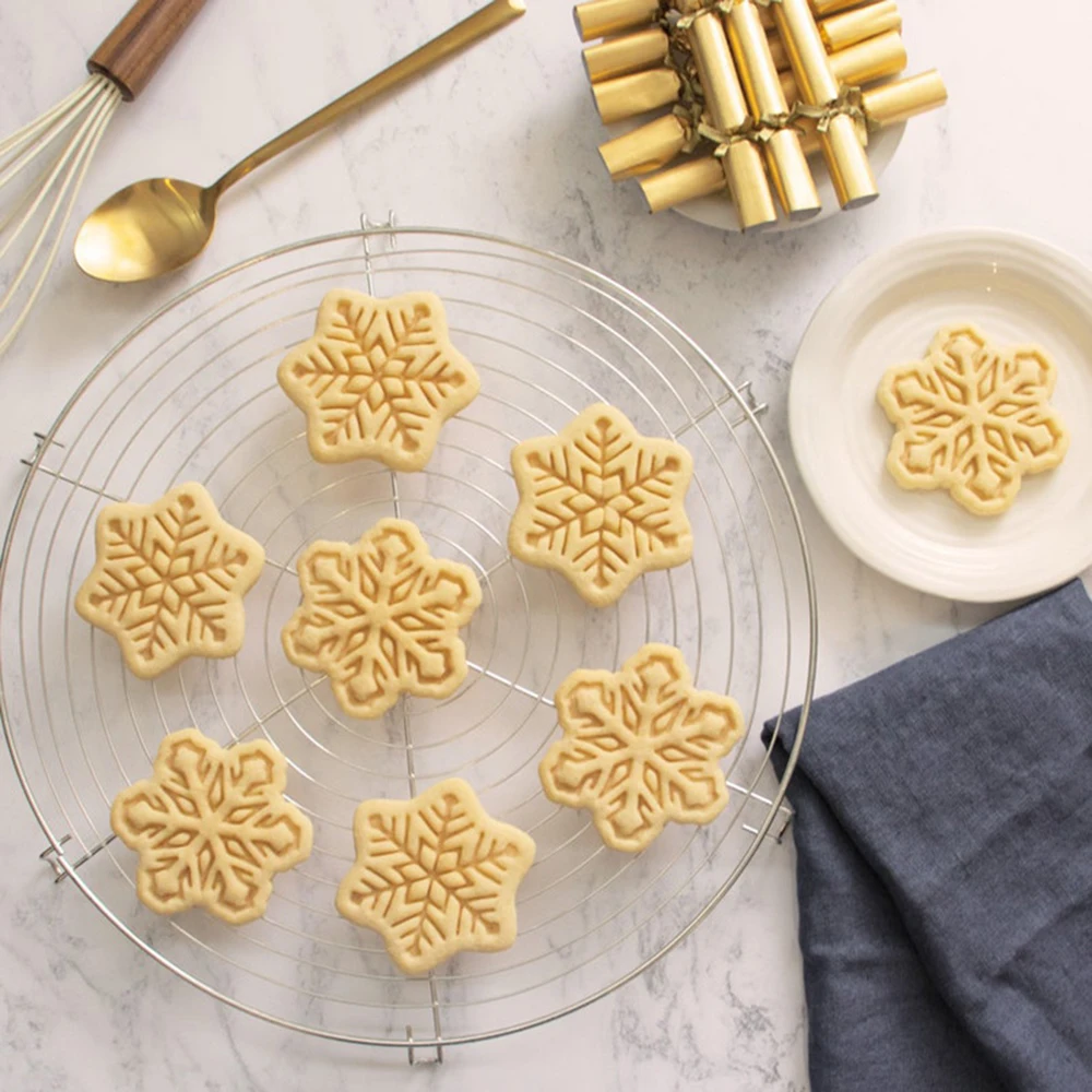 Christmas Cookie Cutter Xmas Snowflakes Santa Claus Fondant Biscuit Embossing Mold DIY Plastic Pastry Baking Mould Kitchen Tools