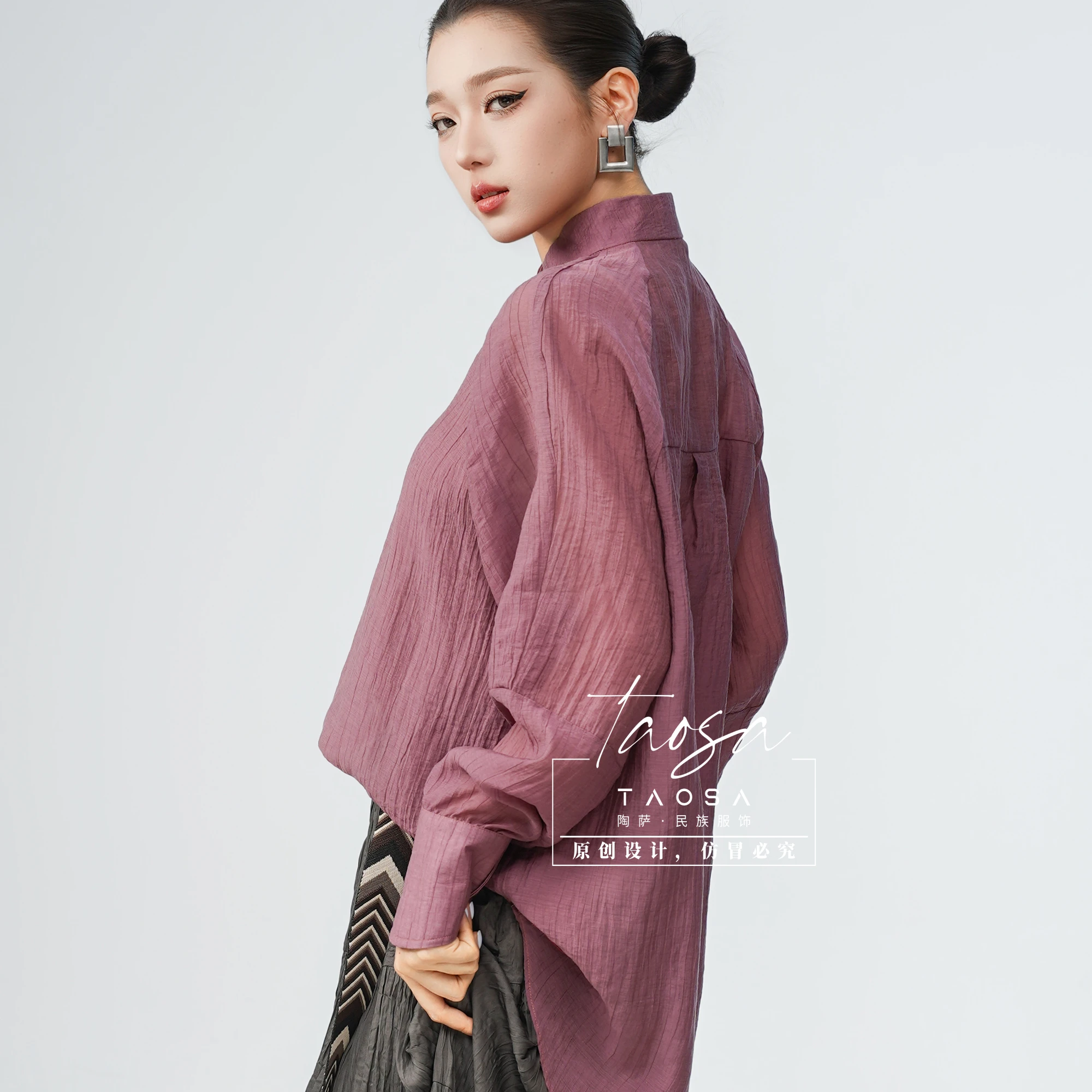 Camicetta con colletto rialzato in nylon Tencel dalla vestibilità ampia Tosa