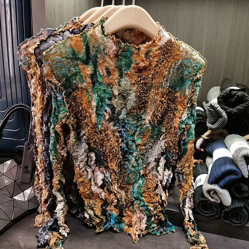 Miyake plis 2025 printemps et été nouveau plissé col montant haut peinture à l'huile coupe ajustée à manches longues T-shirt femmes