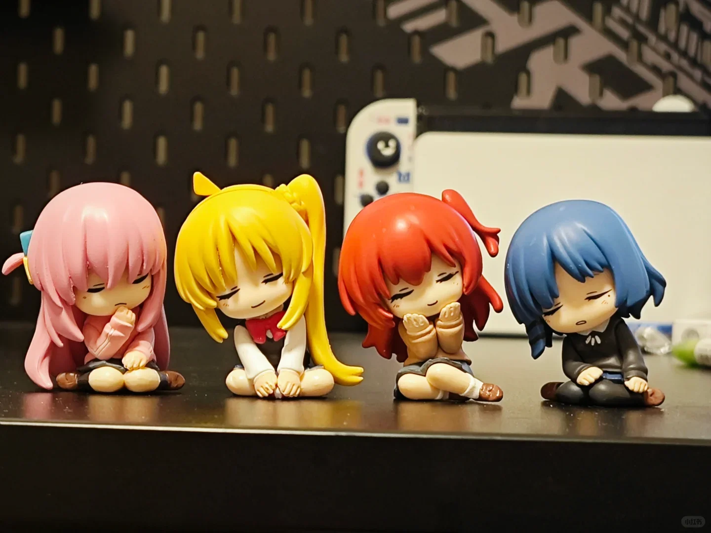 

Spot Anime Lonely Rock Shoulder To Shoulder Blind Box Goto Duhong Xia Yamada Cool And Trendy Desktop Ornaments Cute Dolls Gifts