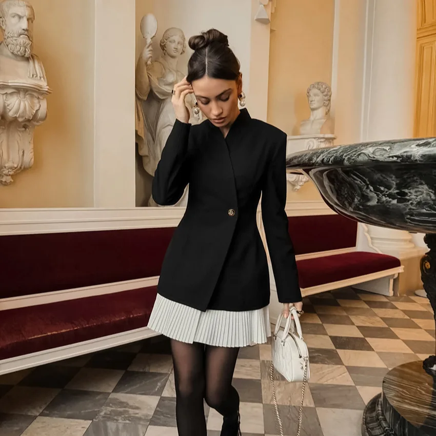 

American Retro Gentle Style Autumn And Winter Design, Color-Blocking Hem, Black Waist-Cinching Long-Sleeve Blazer For Women