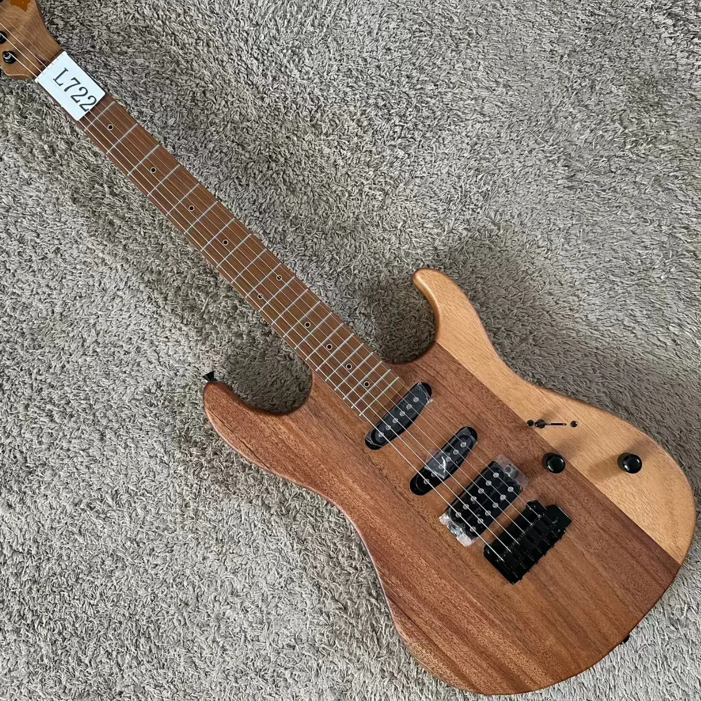 Roasted Maple Electric Guitar Solid Mahogany Body SSH Pickups 22 Frets 2 Points Fixed Tremolo