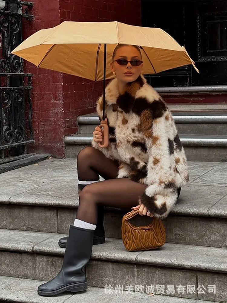 New Autumn. And Winter Collection: Women’s Short False Lady Cloth Fur Jacket With A Spotted Pattern, Featuring A Plush, Zippered