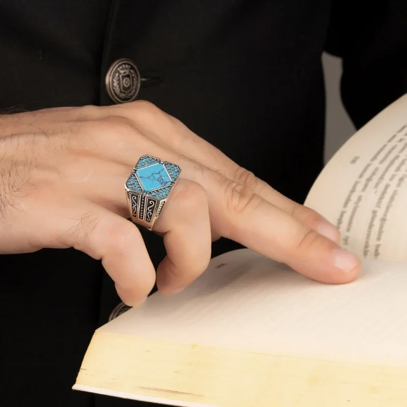 Retro minimalist turquoise men\'s alloy ring