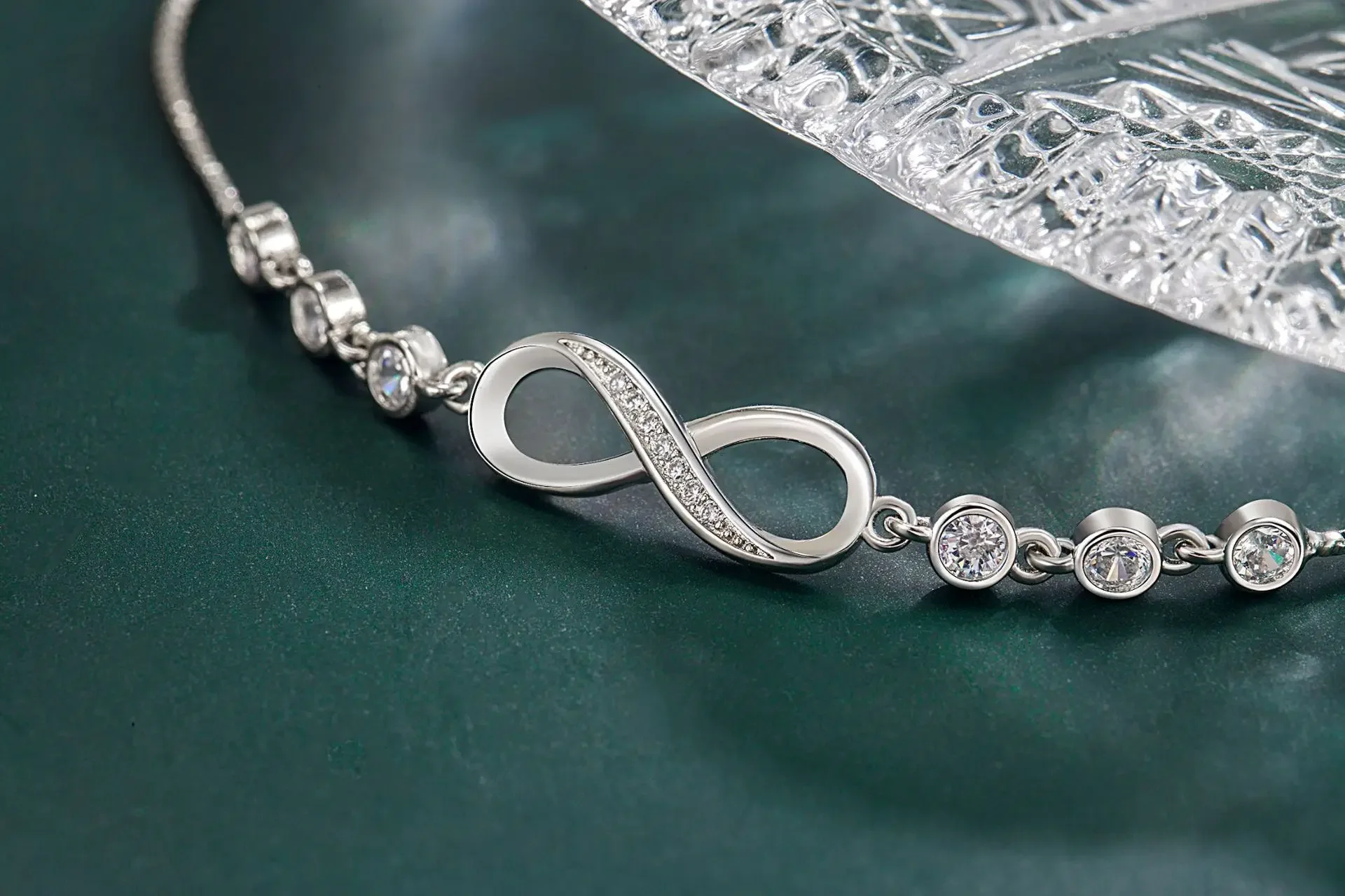 Fashion Female Bracelet Silver color Love Infinite Inlaid Round Cubic Zircon Bracelet for Female Handwear Wedding Jewelry
