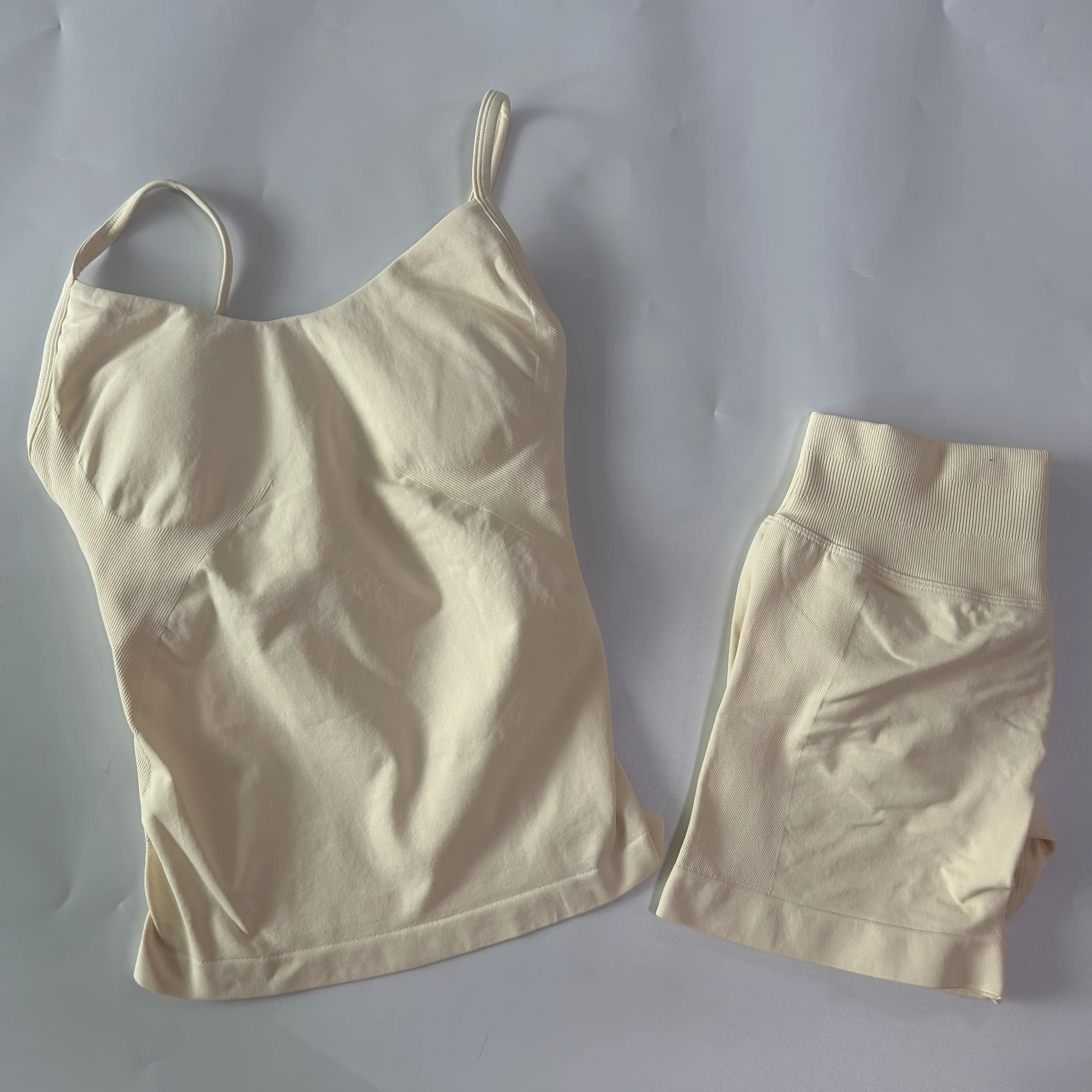 2-teiliges Fitness-Set für Damen, Sportbekleidung, Top mit Rundhalsausschnitt, Scrunch-Yoga-Shorts, rückenfreier Sport-BH, Fitnesskleidung, Yoga-Set, Outfits – Detail 15