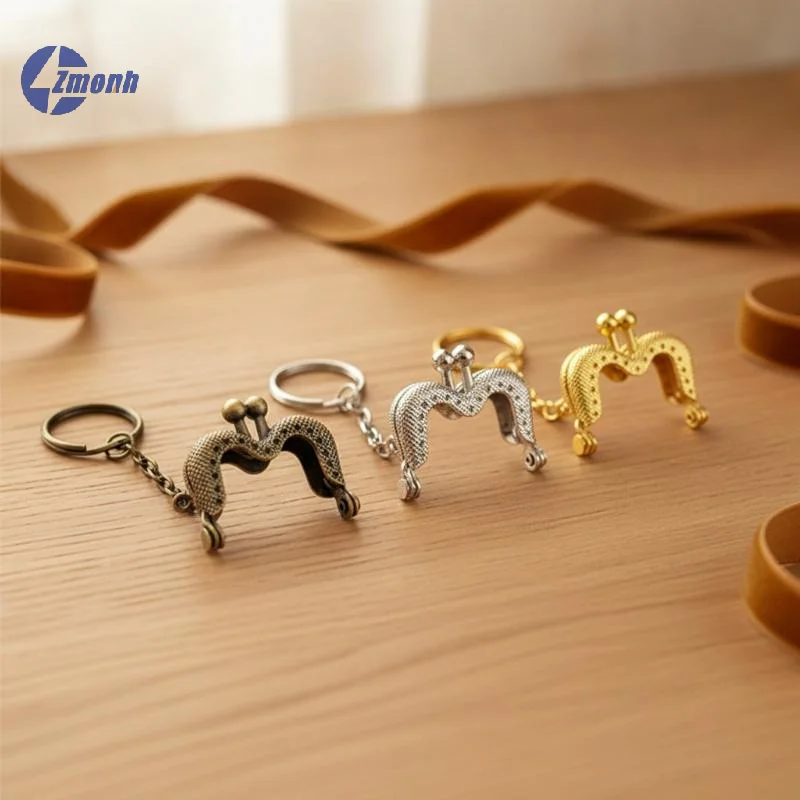 New！1Pcs DIY Craft Wallet Accessaries Mini Cute 4cm Metal Coin Purse Bag Change Purse Frame With Keychain Frame Kiss Clasp Lock